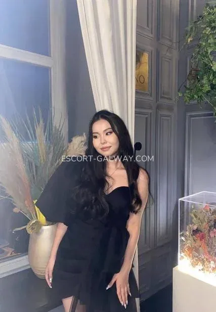 Escort Galway Viola — 3