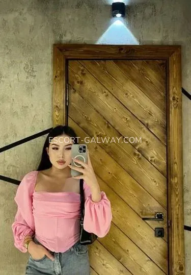 Escort Galway Viola — 9