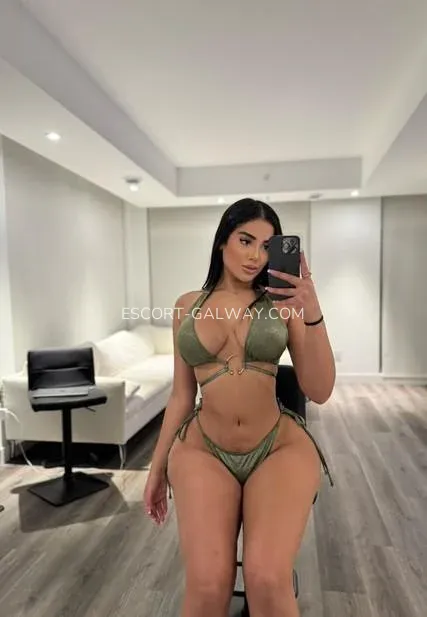 Escort Galway Reese — 3
